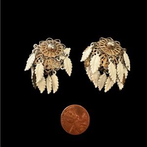 Vintage Floral Leaf clip on Earrings